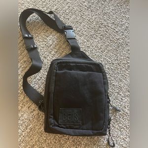 Béis Sport Sling Bag